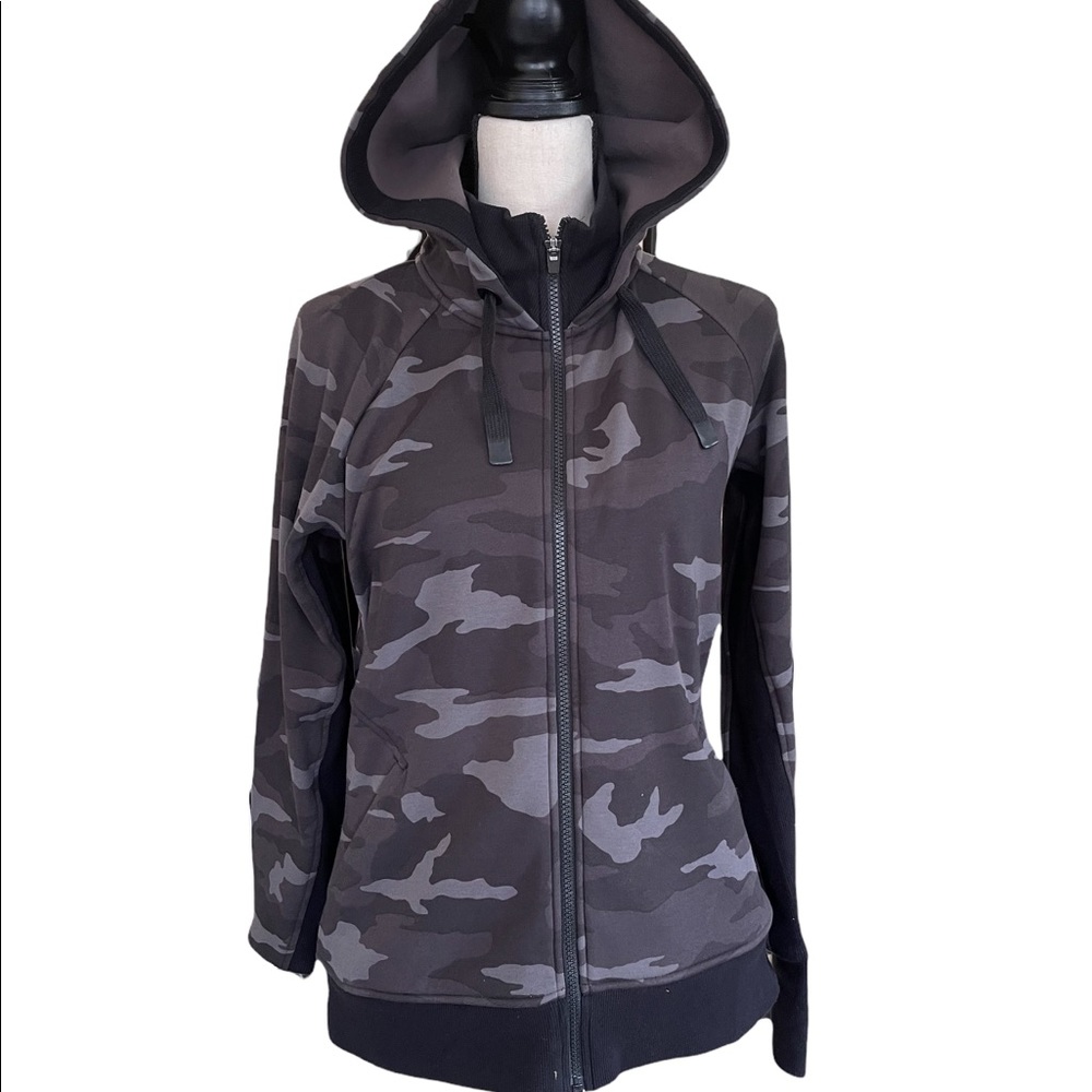NWOT ATHLETA Camo jacket. Size Medium